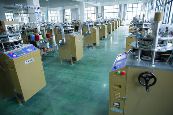 Μηχανή ραπτικής Jacquard υψηλής ταχύτητας για καπέλο και μαντήλι με μέγεθος 7 GG