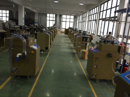 Εύκολη στη λειτουργία μηχανή κατασκευής κυκλικών καπέλων και μαντήλων με ηλεκτρονικό έλεγχο