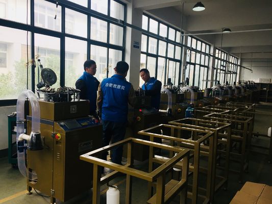 Μηχανή πλέξης φουλάρι ποδοσφαιρικού ανεμιστήρα 600pcs / ημέρα με γρήγορη ταχύτητα παραγωγής