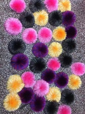 Βιώστε το πλέξιμο σαν ποτέ άλλοτε με το 5000PCS/HOUR Keychain Pompom Machine