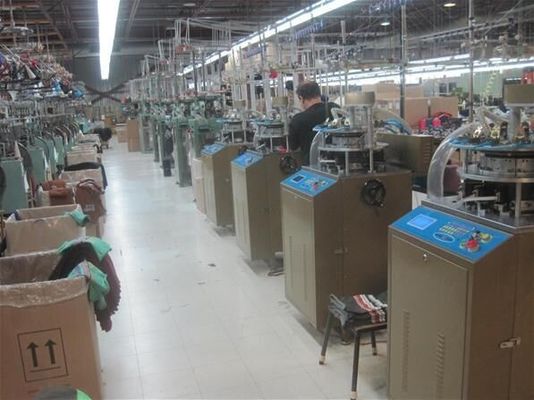 Εύκολη στη λειτουργία μηχανή κατασκευής κυκλικών καπέλων και μαντήλων με ηλεκτρονικό έλεγχο