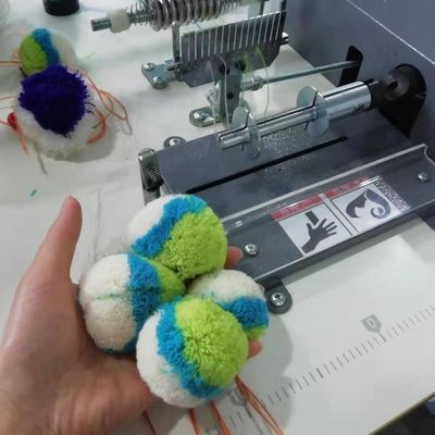 1.5-15CM πλάτος πλέξιμο υψηλής ταχύτητας Pompom Maker Machine με 7 GG Gauge